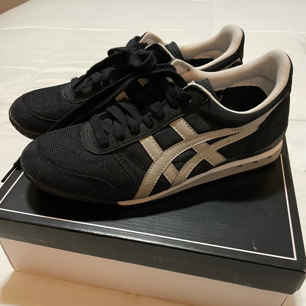 Onitsuka tiger black white